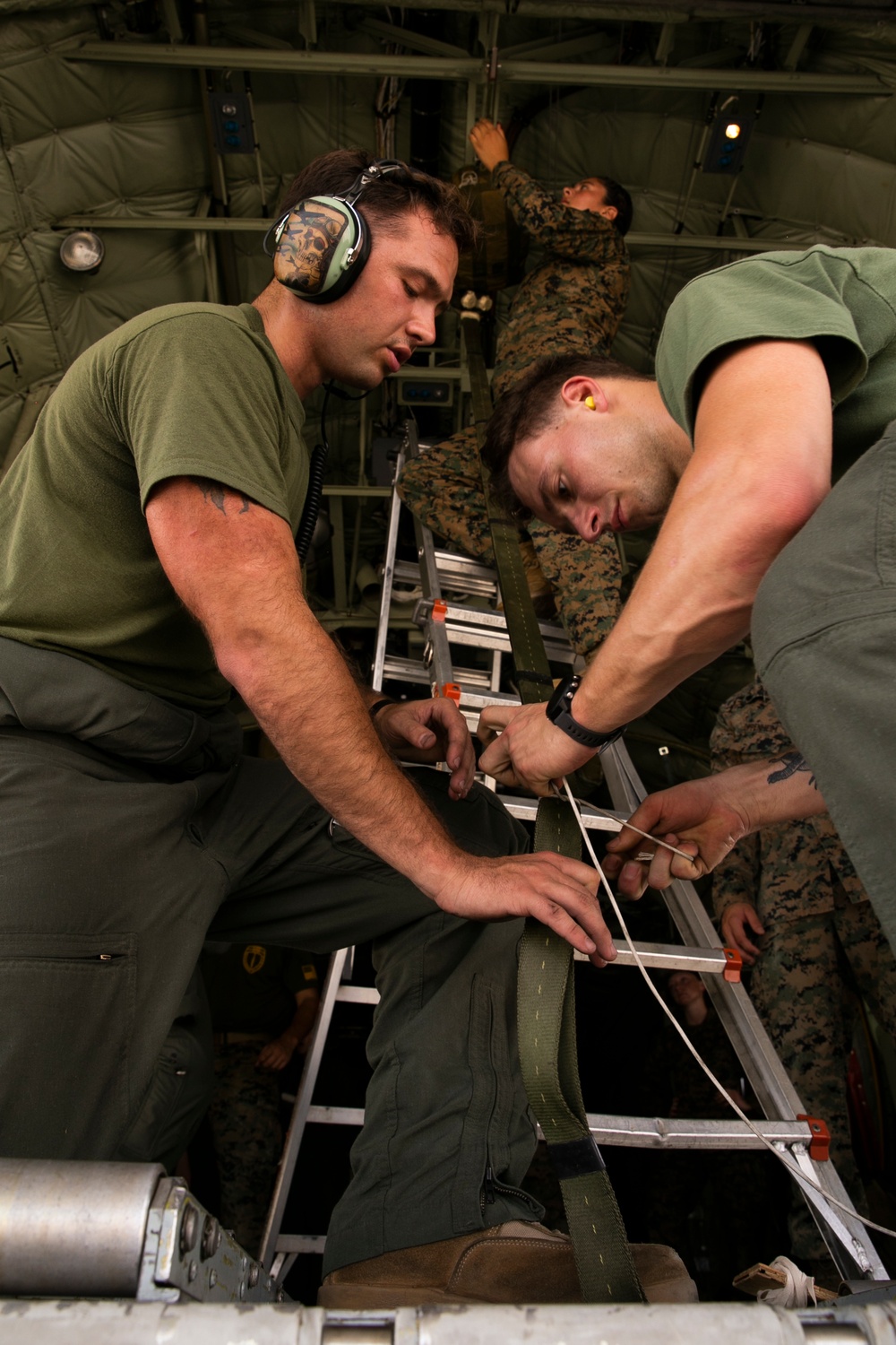 Drop it like it's Hot | Marines with VMGR-152 and 3d LSB conduct air delivery exercises