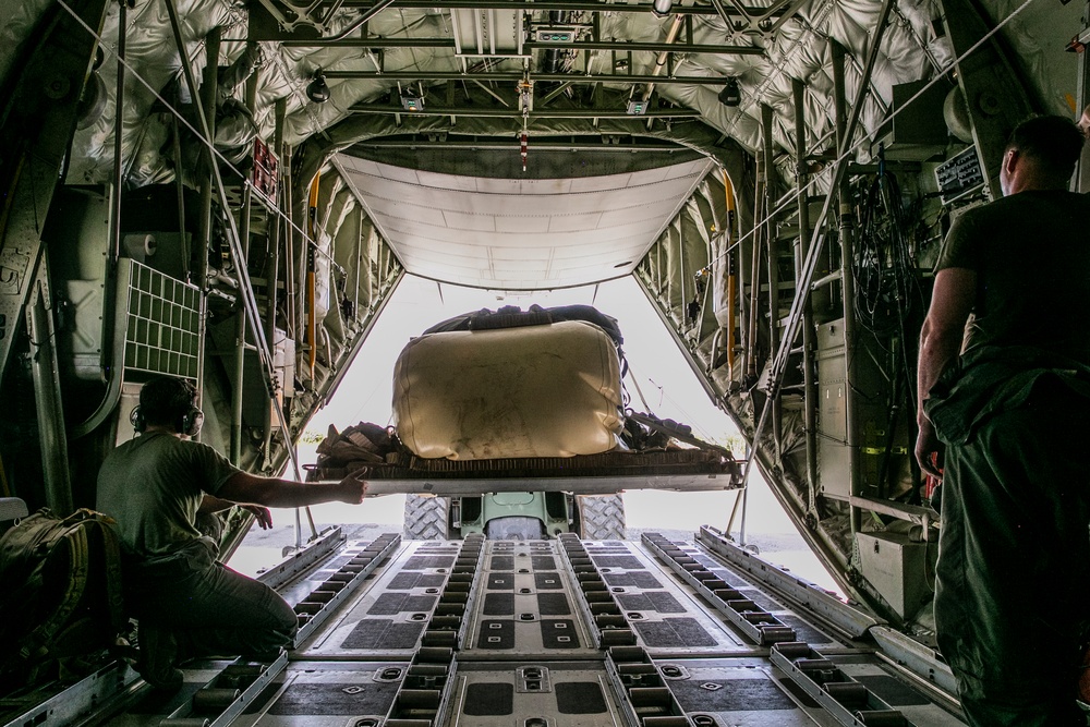 Drop it like it's Hot | Marines with VMGR-152 and 3d LSB conduct air delivery exercises