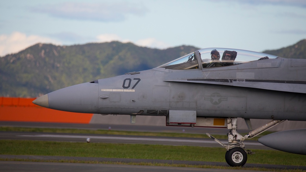 VMFA-112 Arrive at MCAS Iwakuni