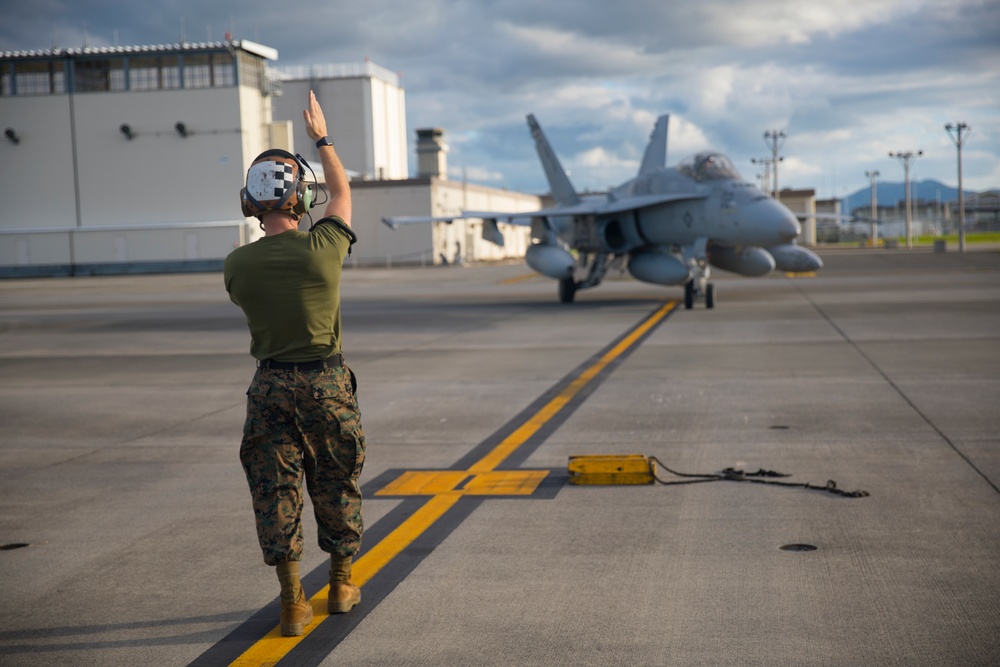 VMFA-112 Arrive at MCAS Iwakuni