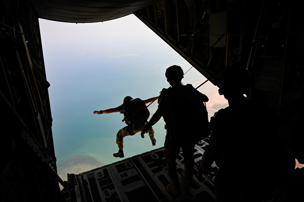 82nd ERQS executes airborne operations