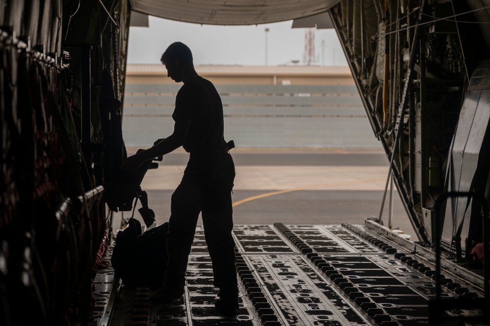 75th EAS Delivers Cargo