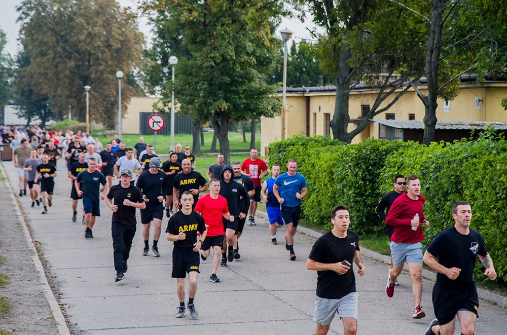 Deployed Soldiers run in remembrance of 9/11 in Powidz, Poland