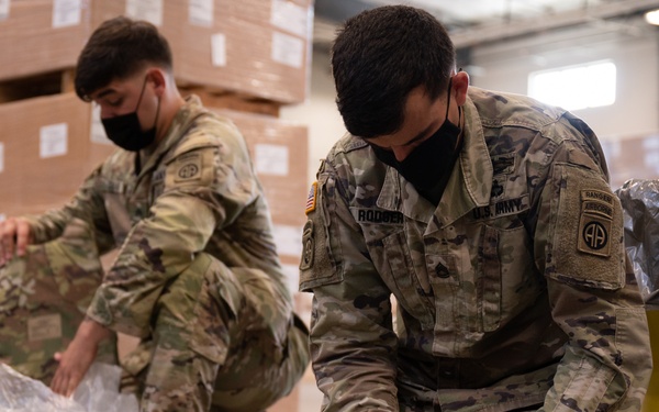 Soldiers Unwrap New Modular Scalable Vests