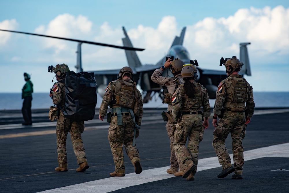 EODMU 5 Trains Aboard USS Ronald Reagan (CVN 76)