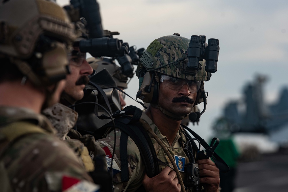 EODMU 5 Trains Aboard USS Ronald Reagan (CVN 76)