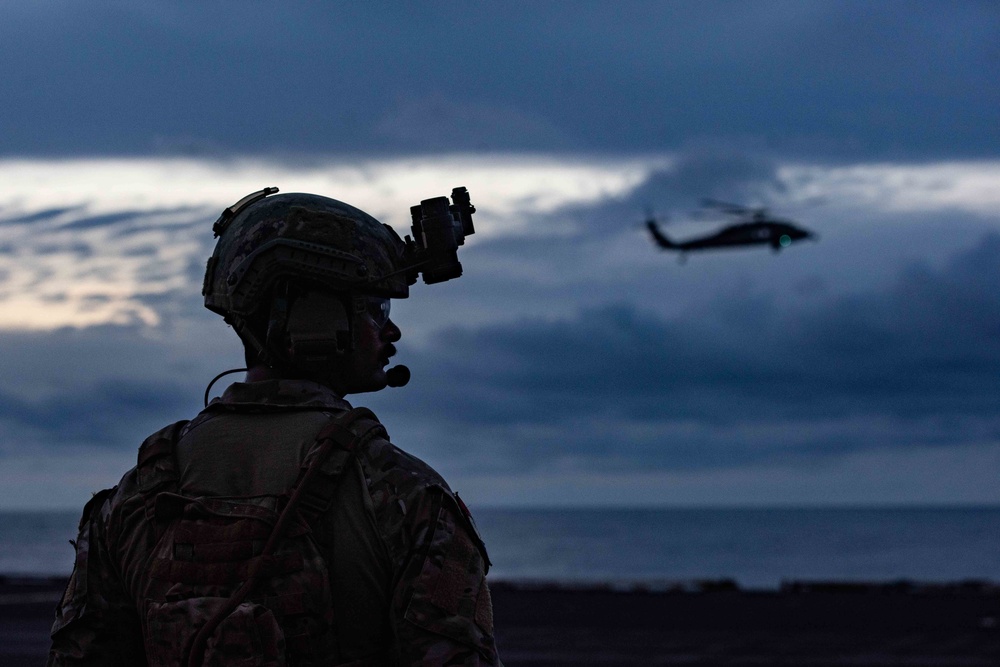 EODMU 5 Trains Aboard USS Ronald Reagan (CVN 76)