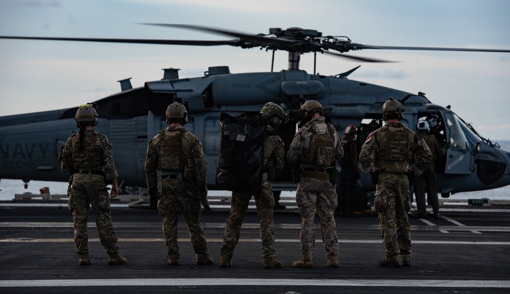 EODMU 5 Trains Aboard USS Ronald Reagan (CVN 76)