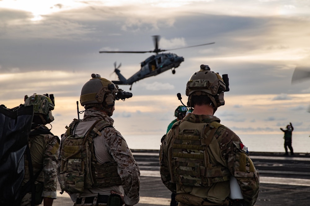EODMU 5 Trains Aboard USS Ronald Reagan (CVN 76)