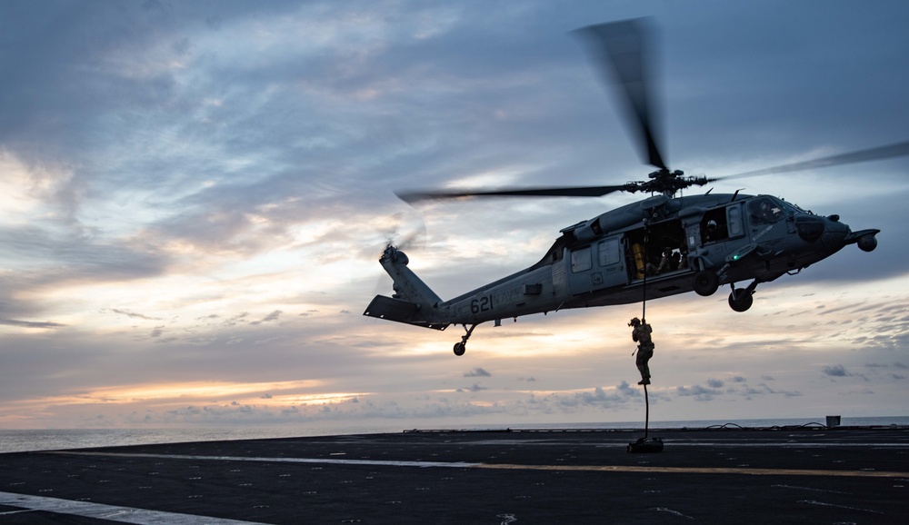 EODMU 5 Trains Aboard USS Ronald Reagan (CVN 76)