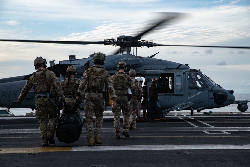 EODMU 5 Trains Aboard USS Ronald Reagan (CVN 76)