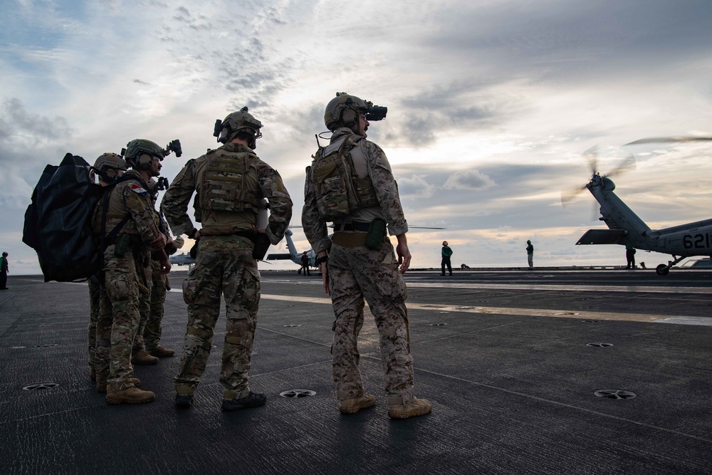 EODMU 5 Trains Aboard USS Ronald Reagan (CVN 76)