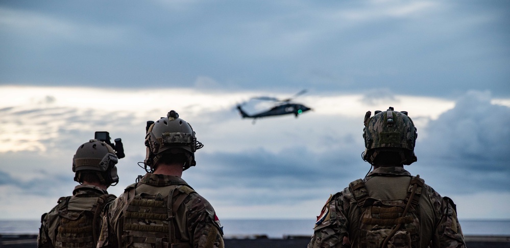 EODMU 5 Trains Aboard USS Ronald Reagan (CVN 76)