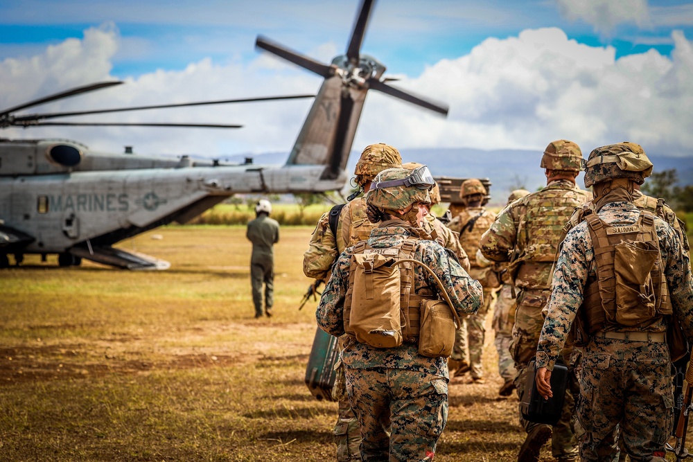 25TH DIVARTY 'STEEL CRUCIBLE' Partnership - Marines and Army Joint Air Assault Training