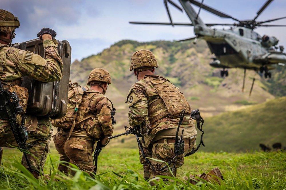 25TH DIVARTY 'STEEL CRUCIBLE' Partnership - Marines and Army Joint Air Assault Training