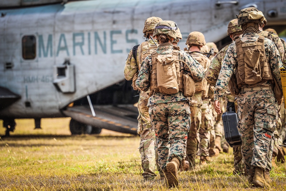 25TH DIVARTY 'STEEL CRUCIBLE' Partnership - Marines and Army Joint Air Assault Training
