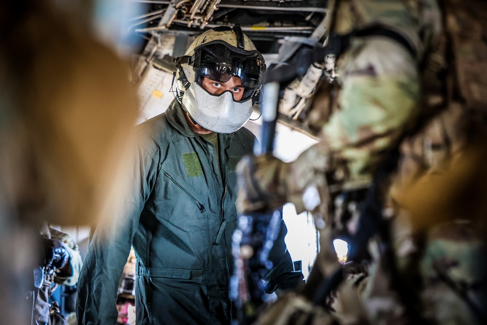 25TH DIVARTY 'STEEL CRUCIBLE' Partnership - Marines and Army Joint Air Assault Training