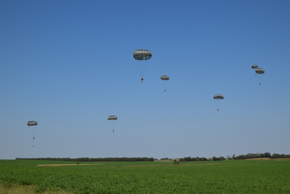 Airborne unit trains in Nebraska