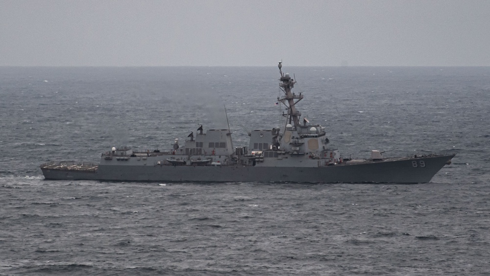 USS Mustin Sails in the Pacific Ocean