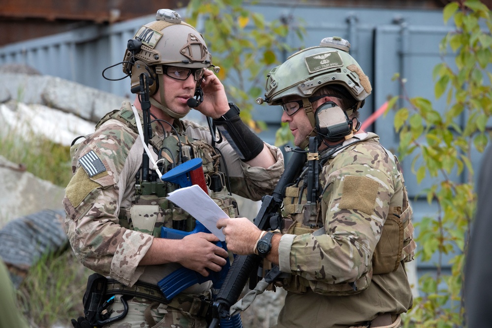 212th Rescue Squadron conducts confined-space rescue training