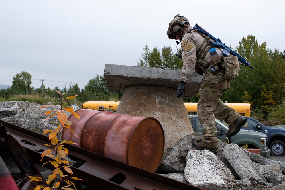 212th Rescue Squadron conducts confined-space rescue training