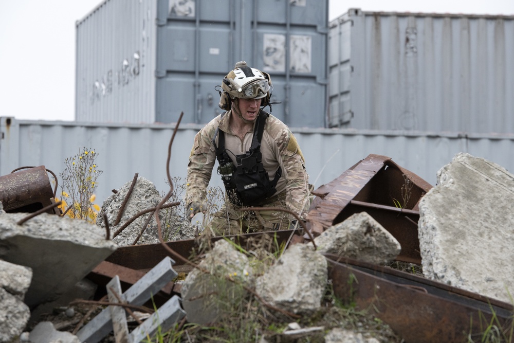 212th Rescue Squadron conducts confined-space rescue training