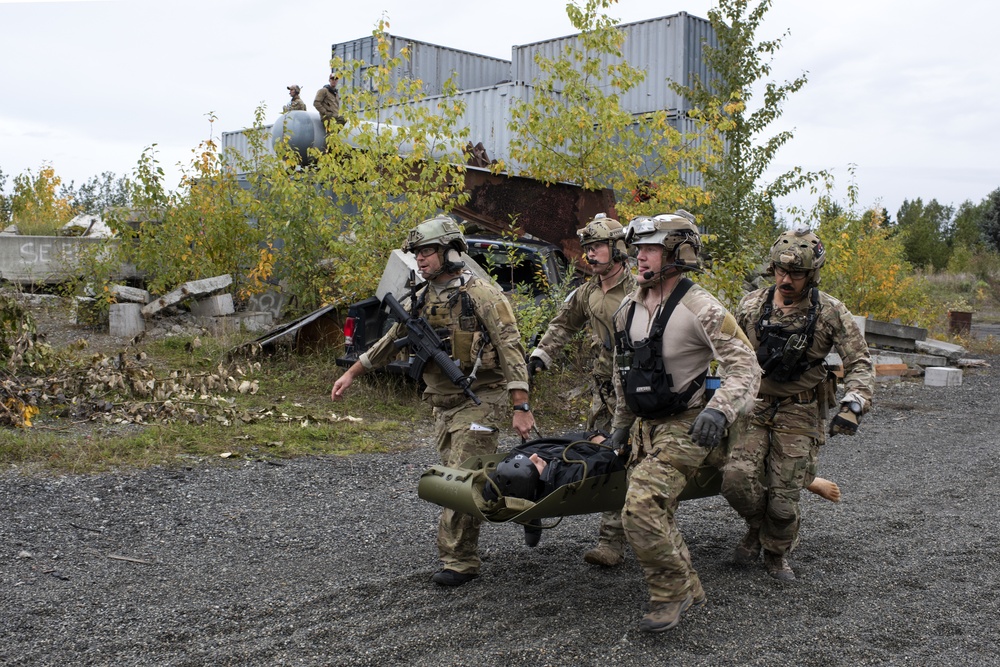 212th Rescue Squadron conducts confined-space rescue training