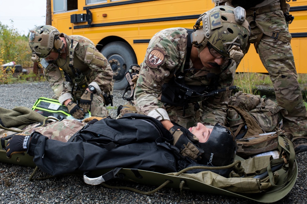 212th Rescue Squadron conducts confined-space rescue training