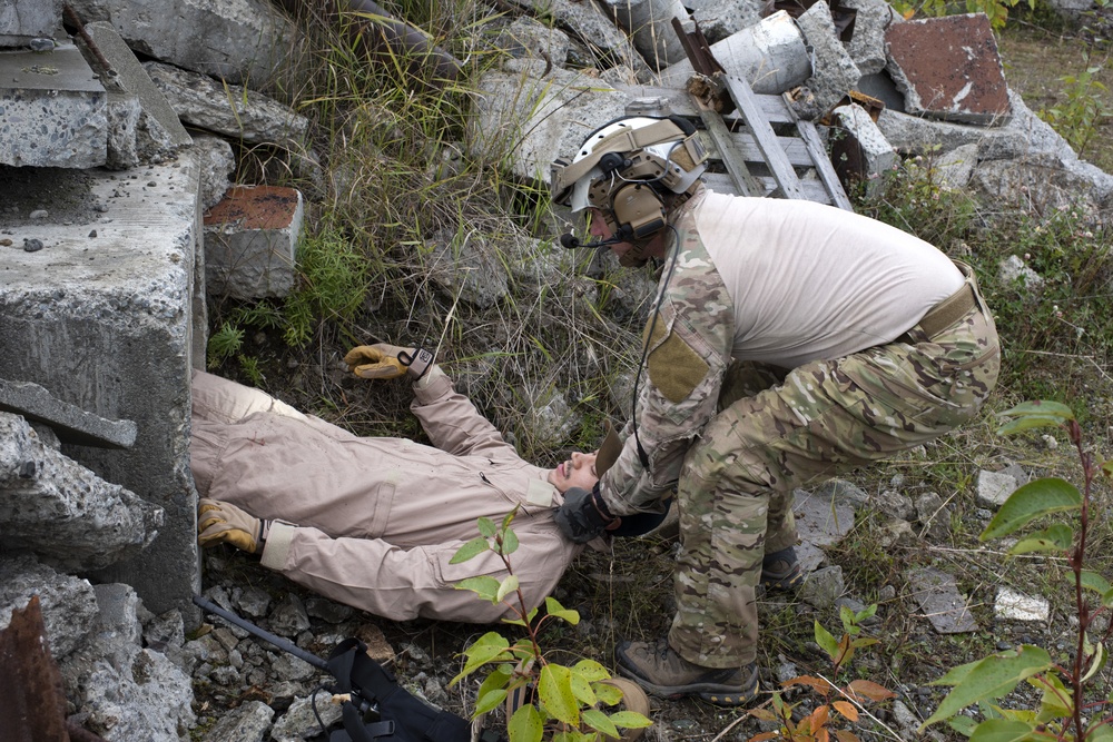 212th Rescue Squadron conducts confined-space rescue training