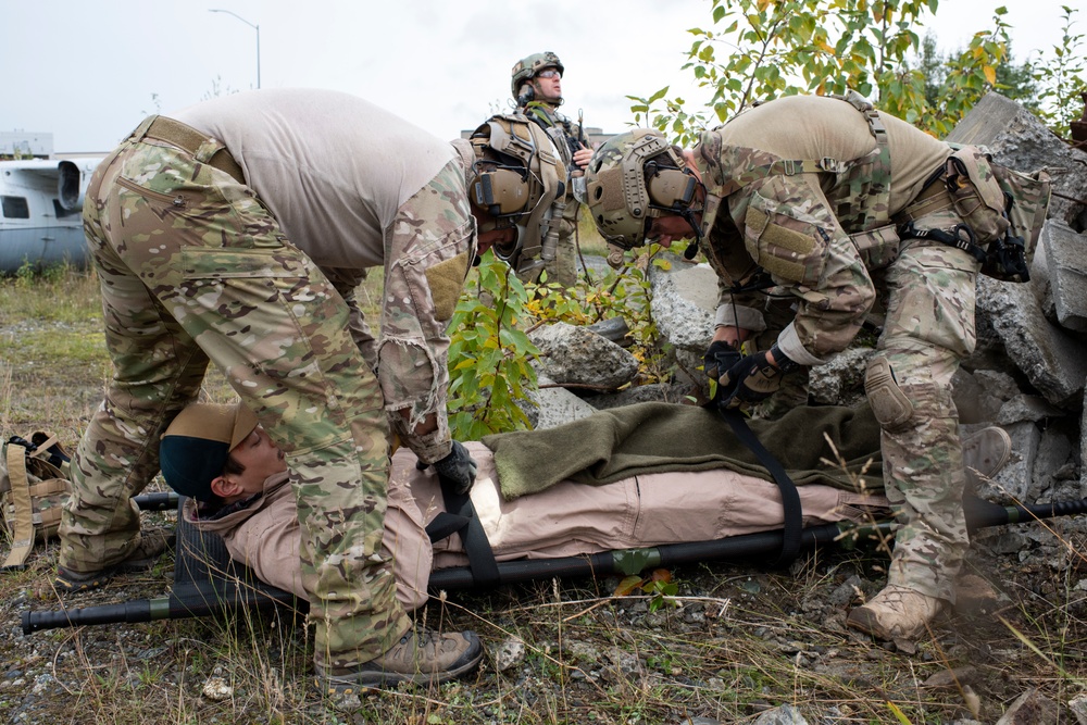 212th Rescue Squadron conducts confined-space rescue training