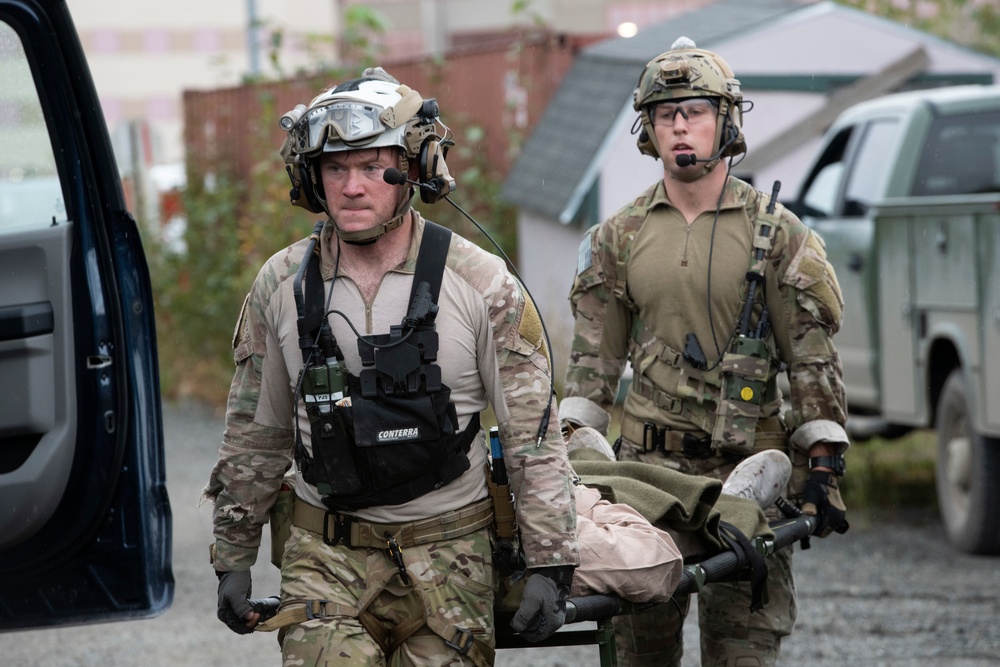 212th Rescue Squadron conducts confined-space rescue training