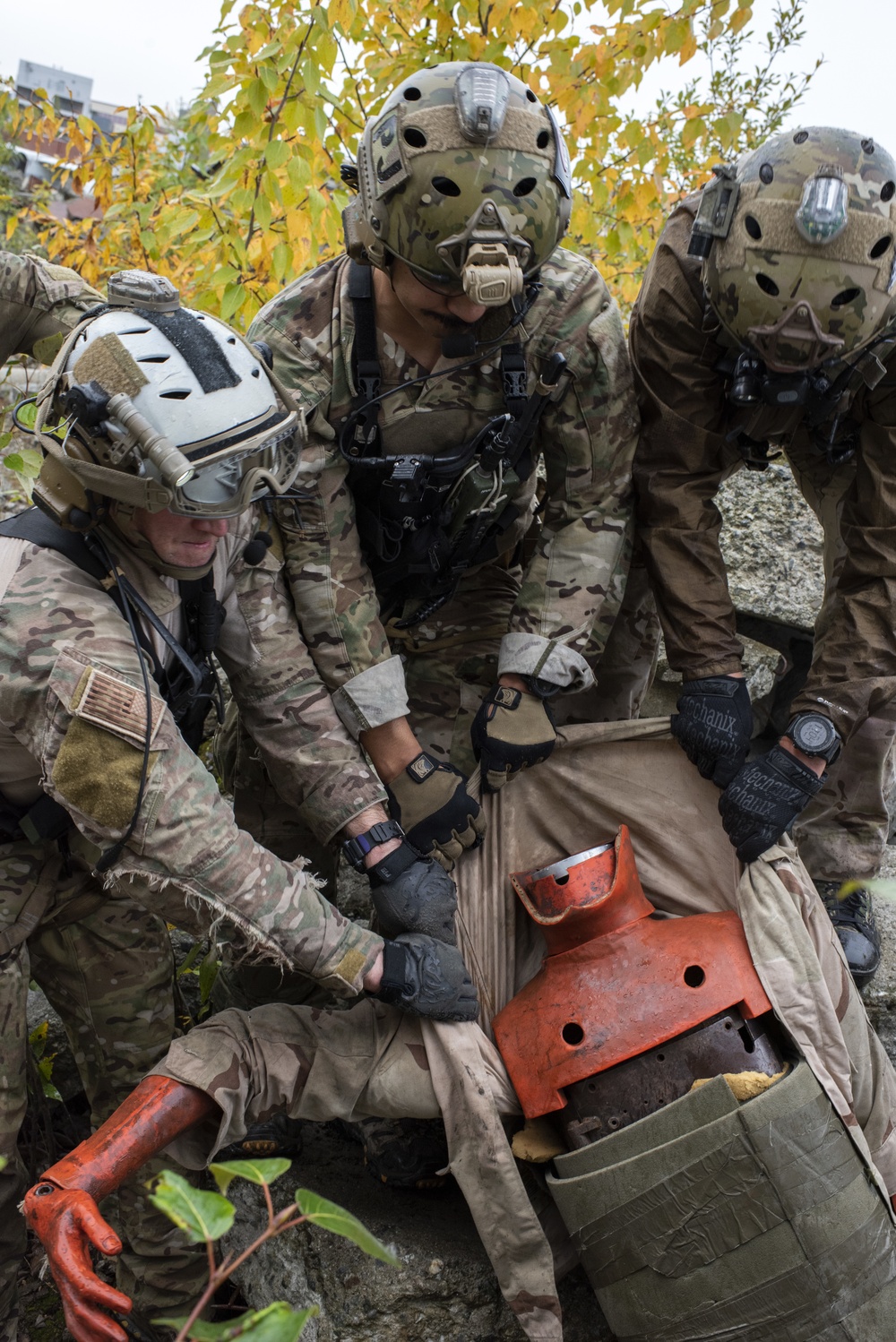 212th Rescue Squadron conducts confined-space rescue training