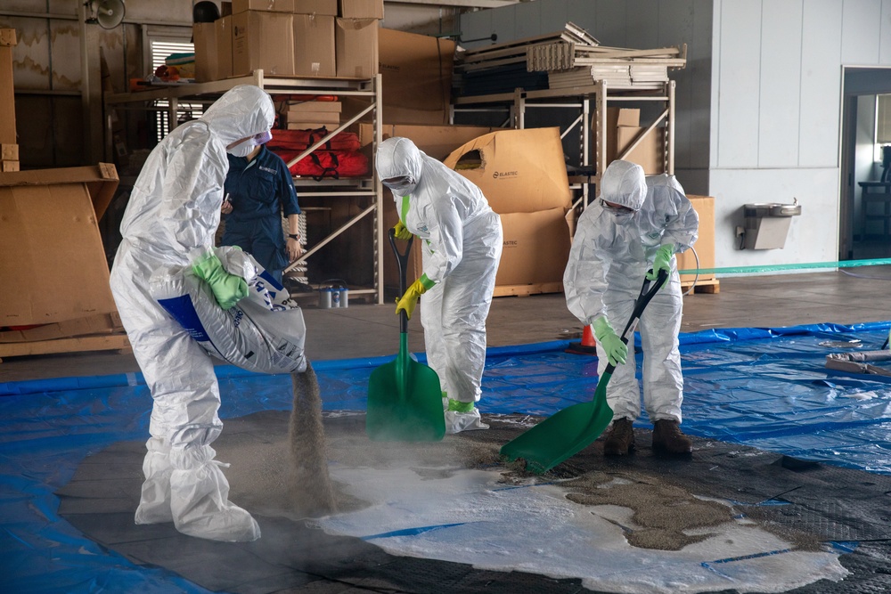 Spill Containment: U.S. Navy Sailors conduct hazardous substance training