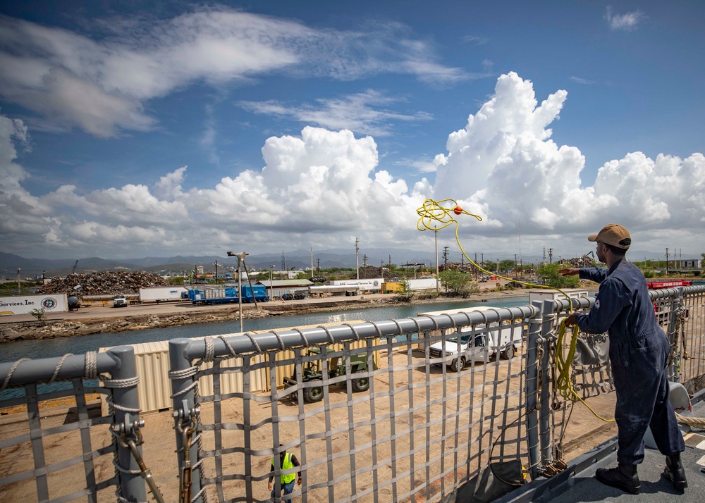 USS Billings Sailor Prepares Ship to Pull into Ponce, Puerto Rico