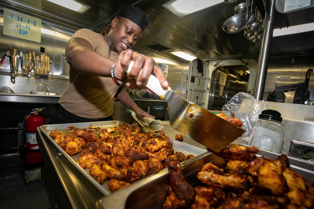 USS Sioux City Culinary Specialist Prepares for Pizza and Wings Night