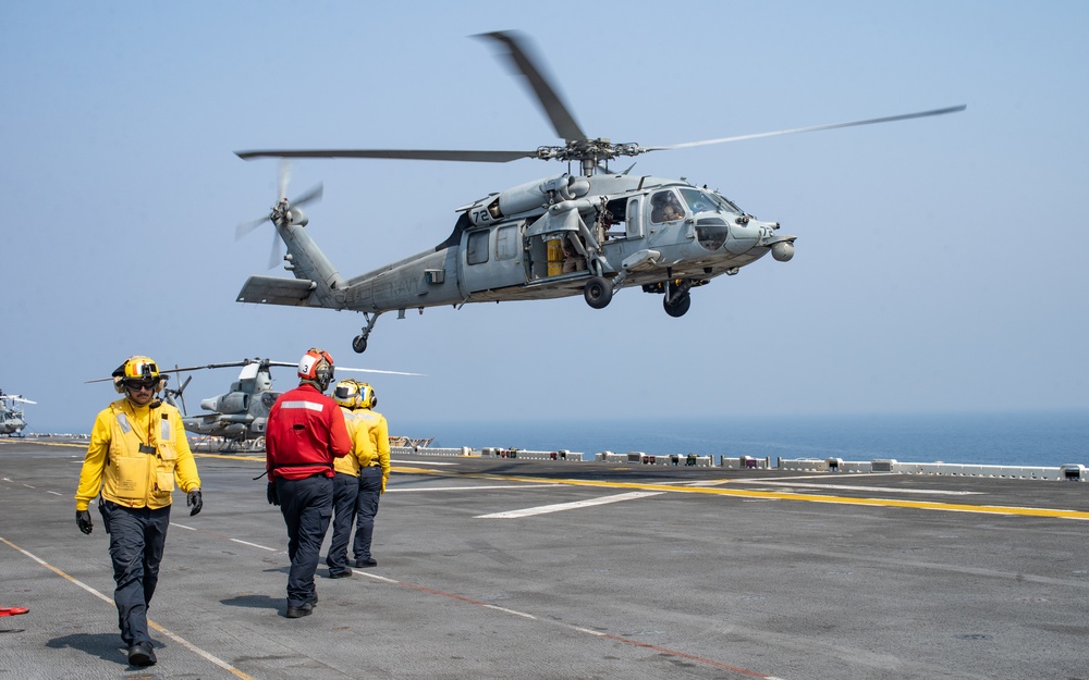 11th MEU, USS Essex transit Strait of Hormuz