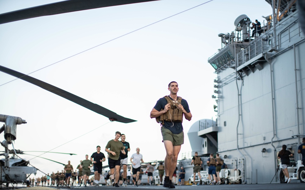 11th MEU and USS Essex (LHD 2) Participate in 9/11 Memorial 5k