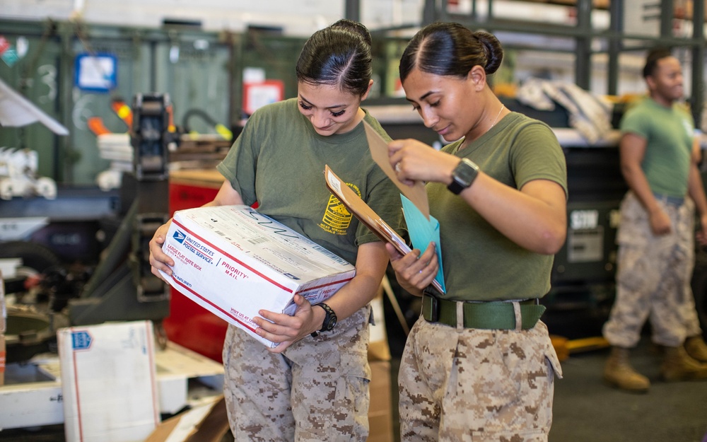 11th MEU, USS Essex conducts RAS in Arabian Gulf