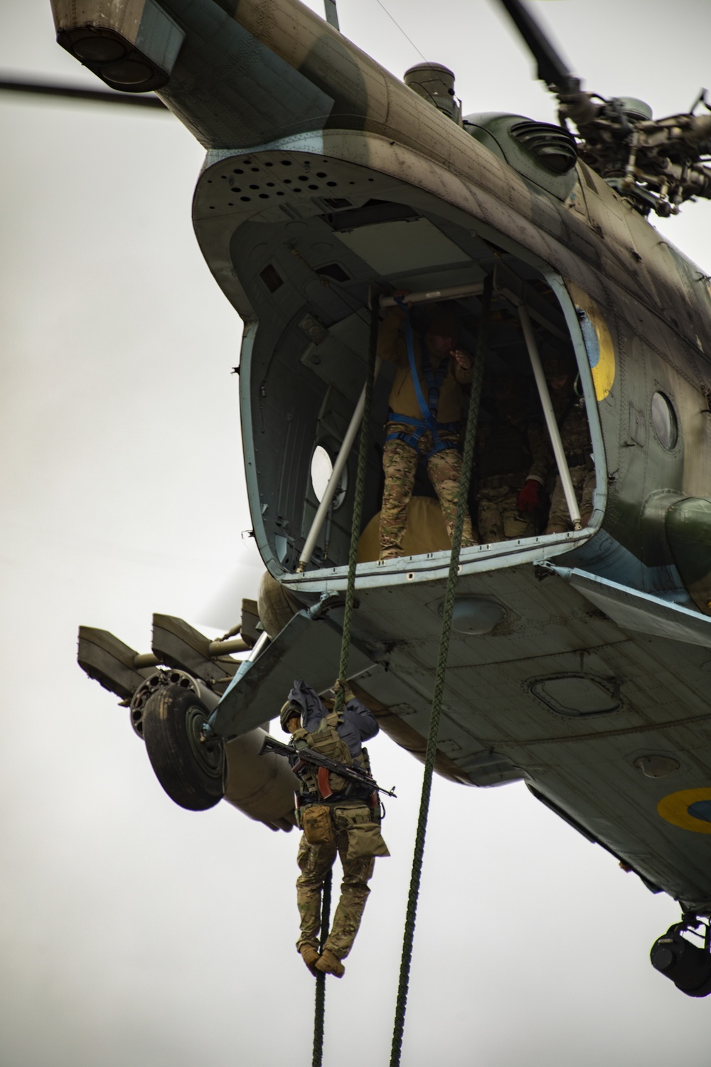 Ukrainian soldiers fast rope from a MI-8 helicopter