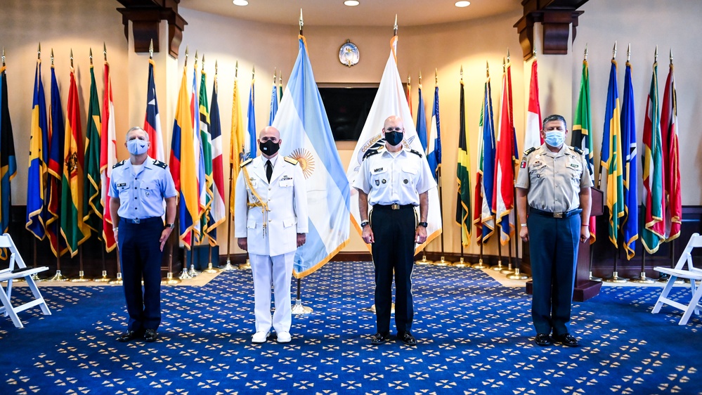 Comodoro Rodolfo Eduardo Berazay Martínez visits IADC