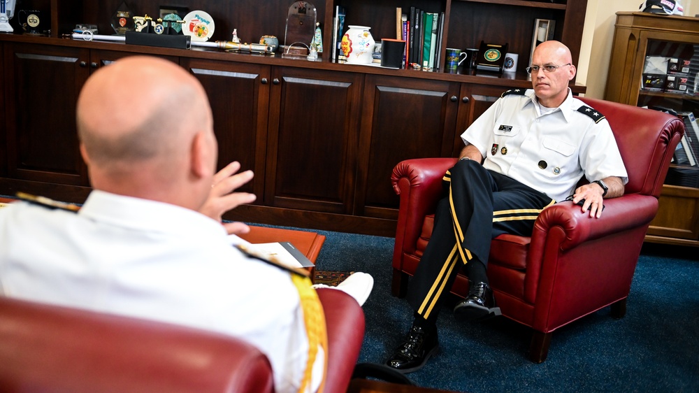 Comodoro Rodolfo Eduardo Berazay Martínez visits IADC