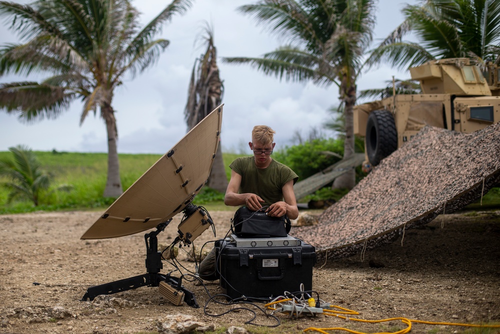 5th Battalion 11th Marines set up communication