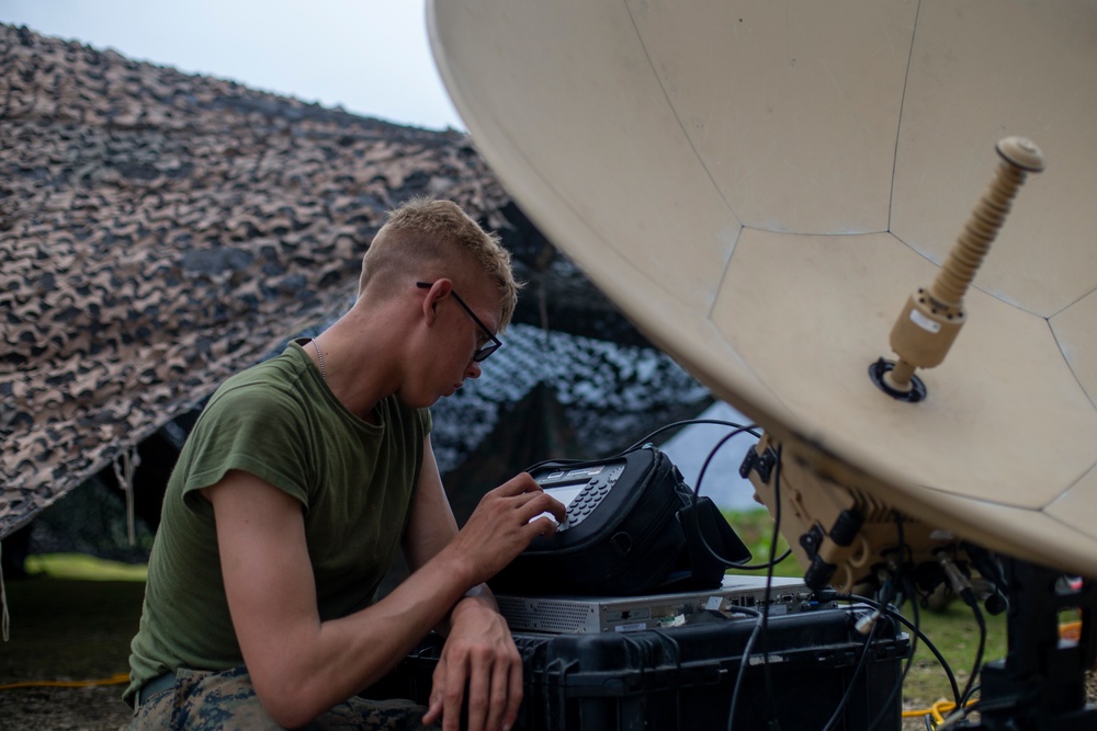 5th Battalion 11th Marines set up communication