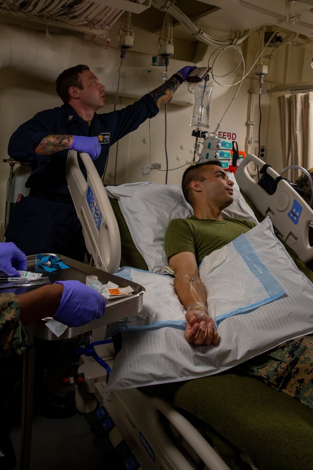 Corpsmen conduct fresh whole blood transfusion demonstration