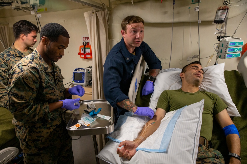 Corpsmen conduct fresh whole blood transfusion demonstration