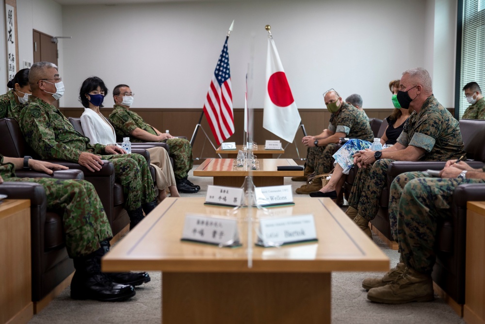 III MEF CG visits JSDF Ground Component Command