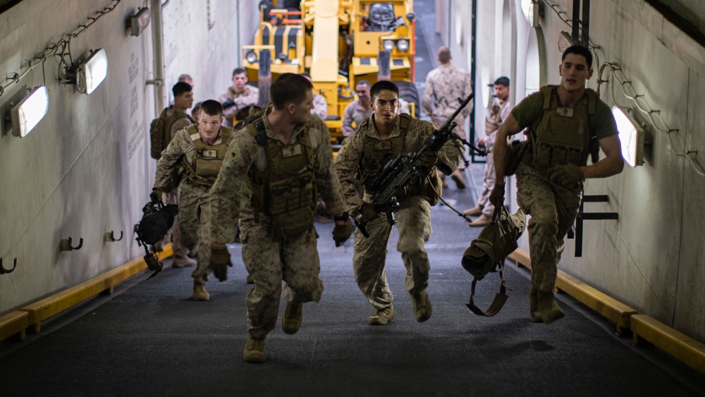 BLT 1/1 Machine gun training aboard USS Portland