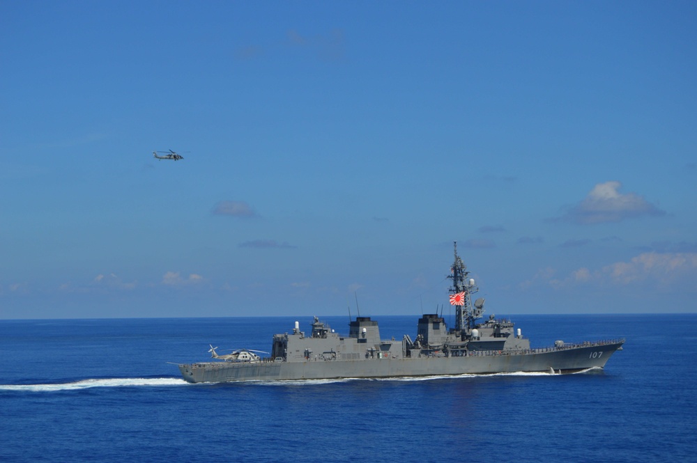USS Lake Champlain (CG 57) Receives Passing Honors from JMSDF
