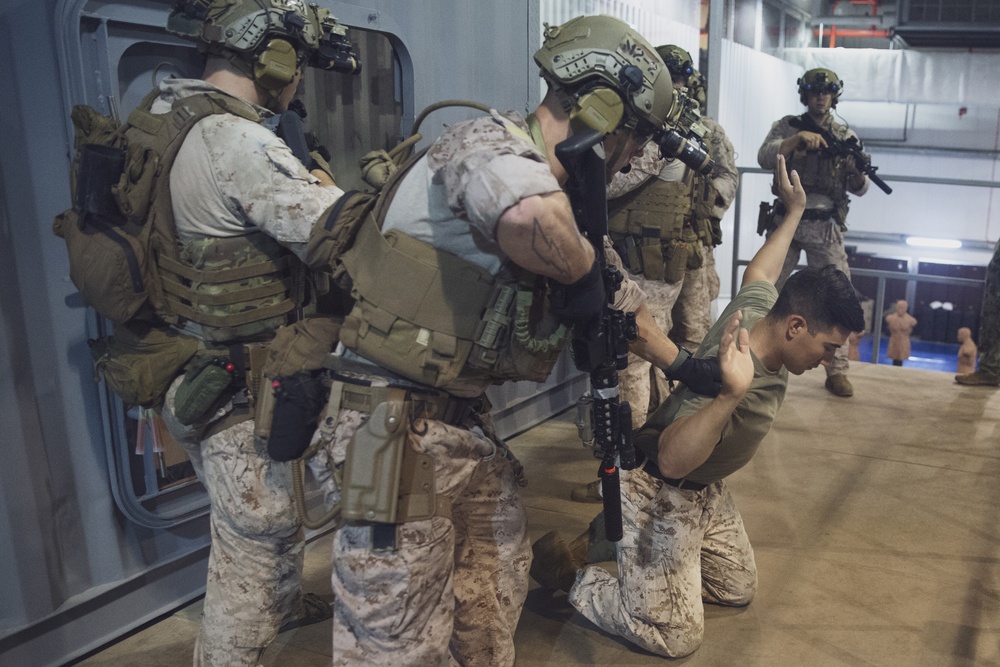 Knock Knock: Recon Marines conduct ship-in-a-box lane training