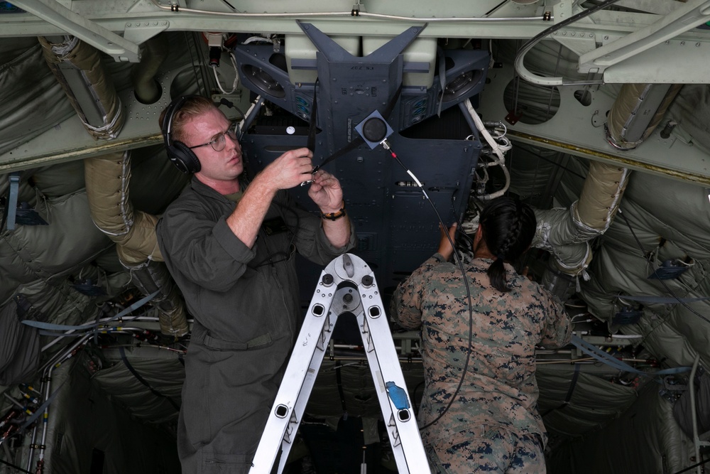 Marines with VMGR-152 and 3d LSB conduct air delivery exercises